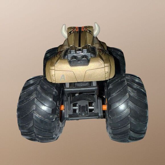 Hot Wheels Monster Jam Gold Steer Clear Diecast Monster Truck 1:64 B23 - Picture 7 of 9